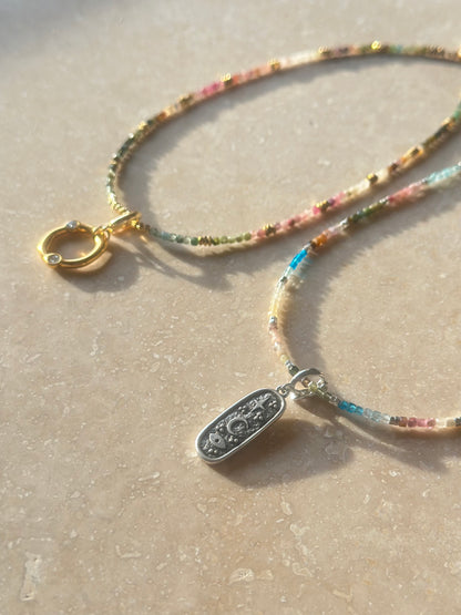 Tourmaline multicolore et Hématite – Harmonie, énergie vitale et ancrage