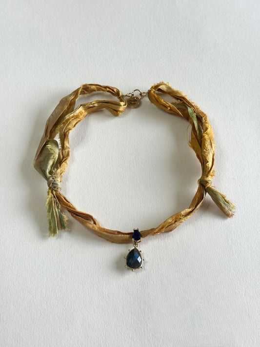 Collier Labradorite sur ruban de soie — Le bouclier des mages