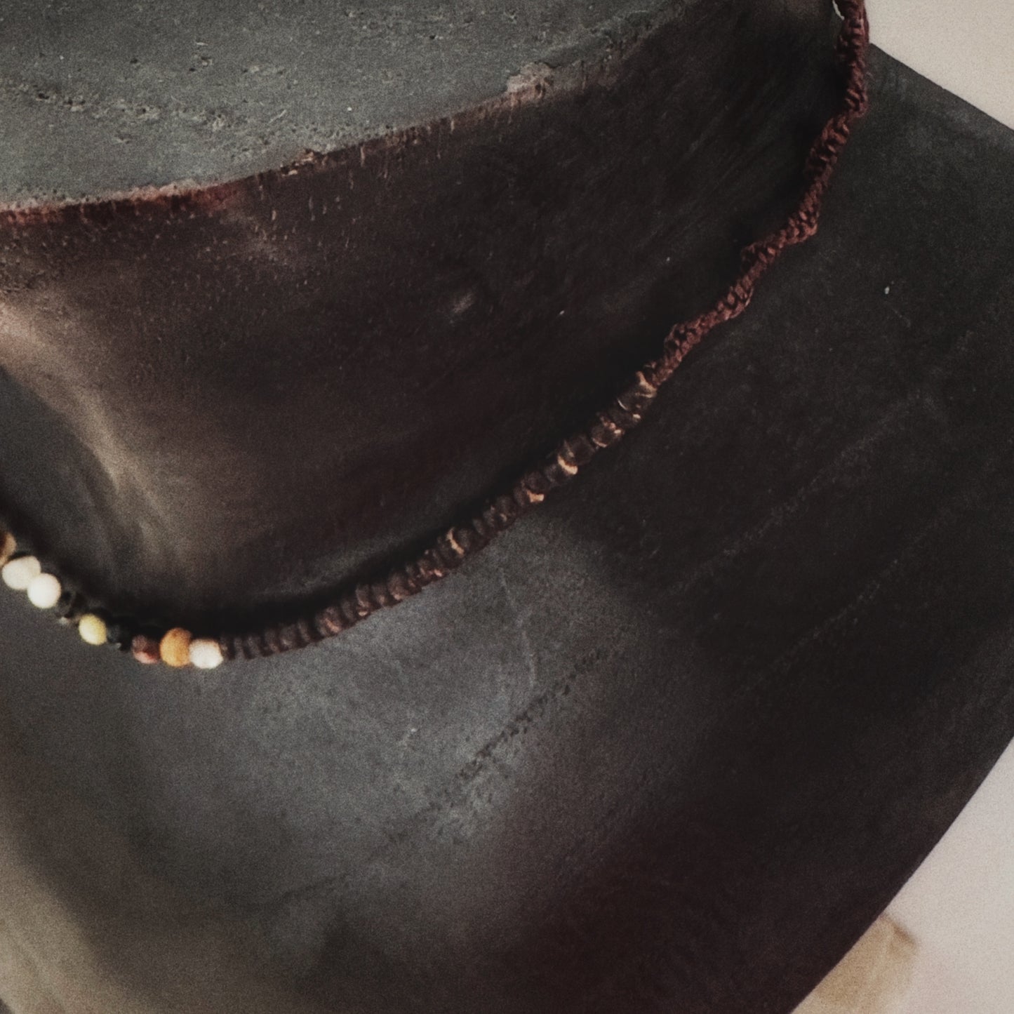 Collier perle de coquillage nacre tressage main, ajustable