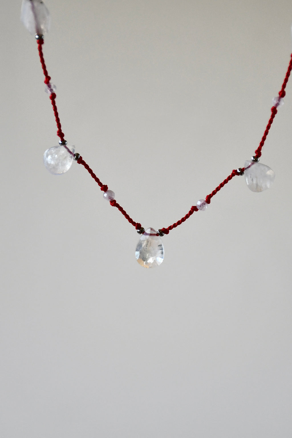 Collier Pierre de lune sur soie