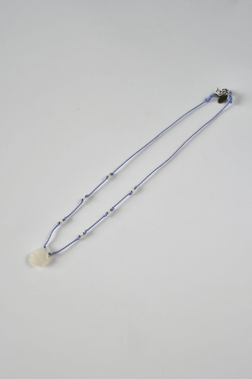 Collana con Pietra di Luna su seta