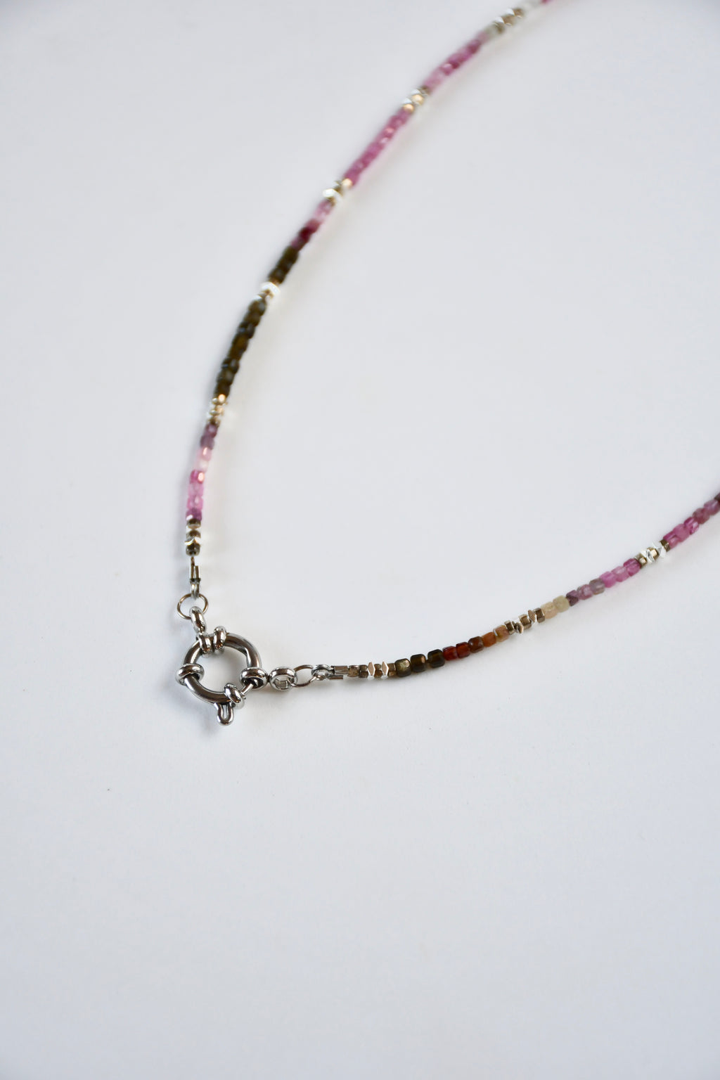 #110 Collana con tormalina e granato – Energia vitale