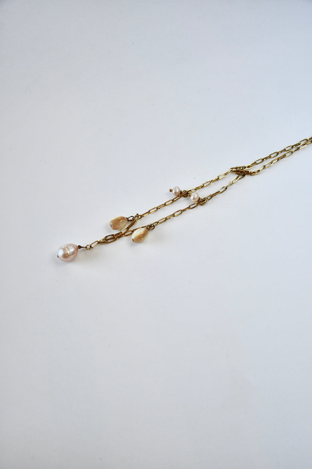 Collier Charms perles d’eau douce & nacre