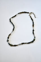 Collier opalescent, talisman – Opale noire d’Éthiopie, Pyrite et Labradorite | Protection, ancrage et lumière intérieure