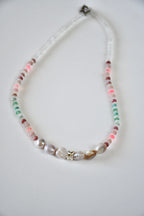 Collier Opale, Chrysoprase, Rhodonite, Amazonite, Perles d’eau douce & Cristal de roche — Le jardin intérieur en pleine floraison