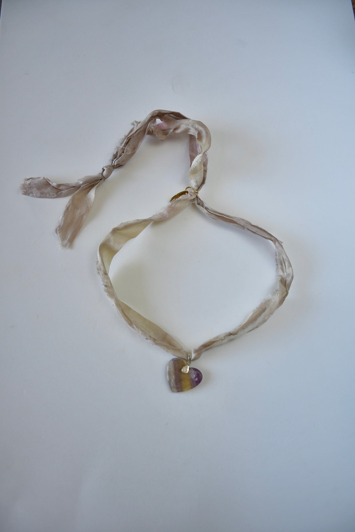 Collier Fluorite sur ruban de soie — L’Esprit Clarifié