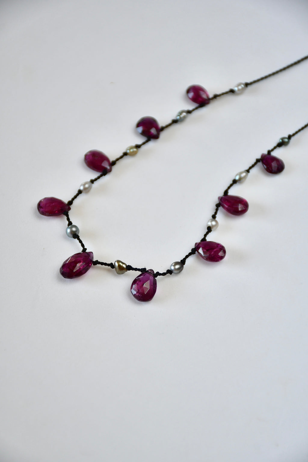 Collier Keishi & Grenat sur soie