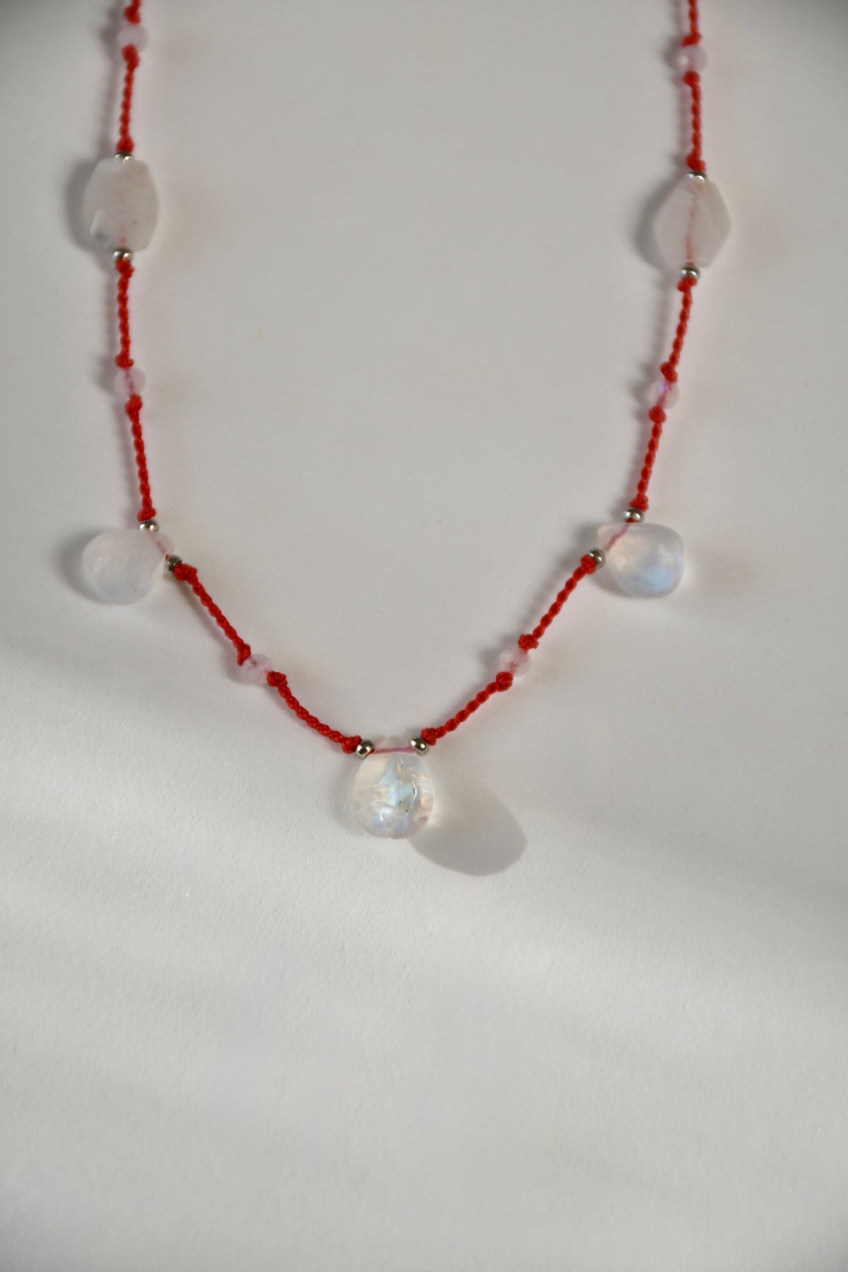 Collier Pierre de lune sur soie