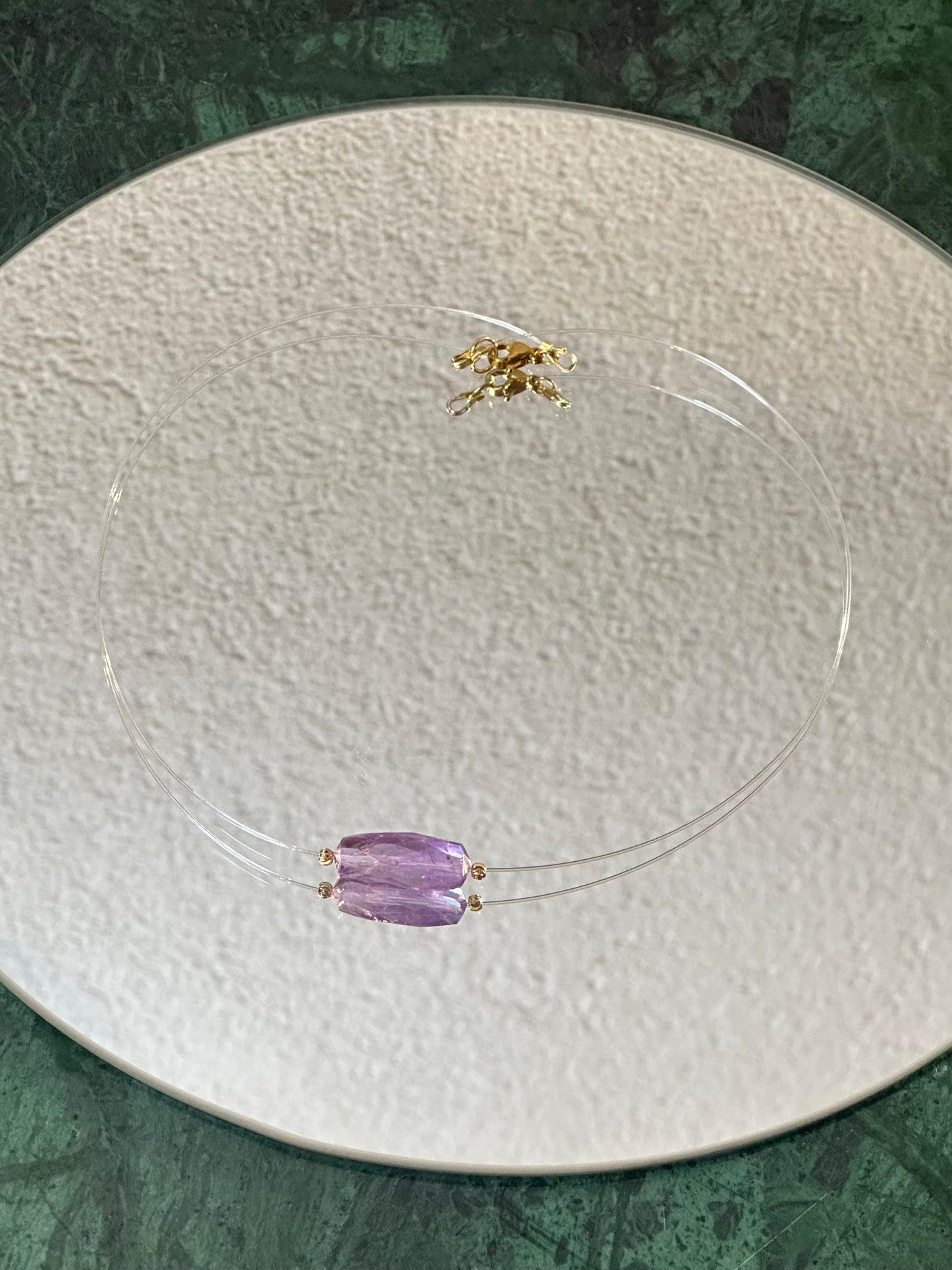 Divers colliers pierres semi précieuse sur fil cristal