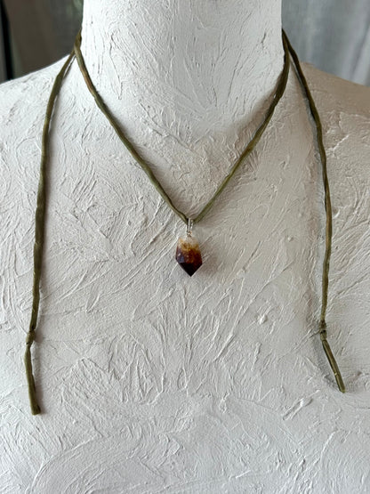 Collier Citrine sur soie — La Lumière Solaire