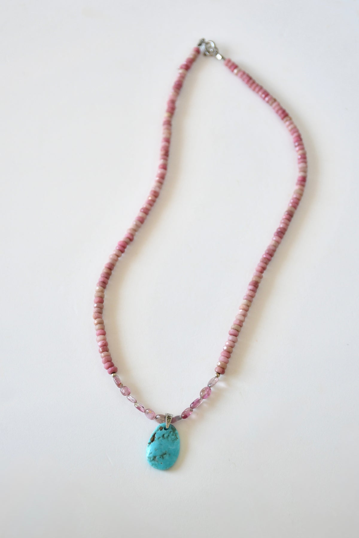 Collier Turquoise, Tourmaline & Rhodonite — La guérison dans toute sa splendeur