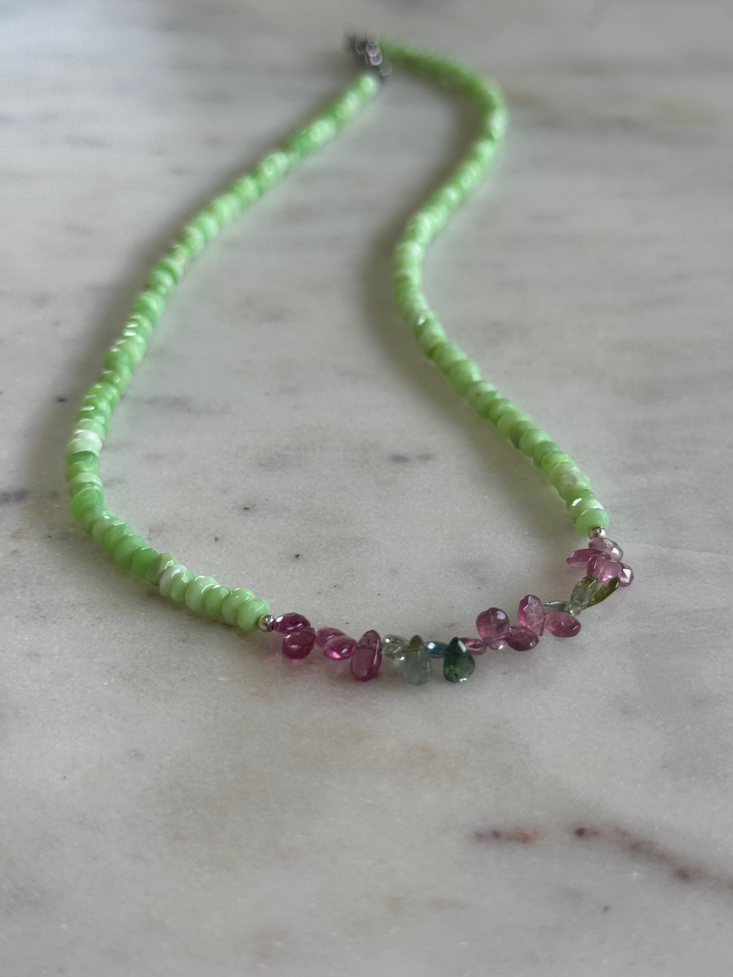 Collier Opale verte du Pérou & Tourmaline melon d’eau — Le cœur en fleur