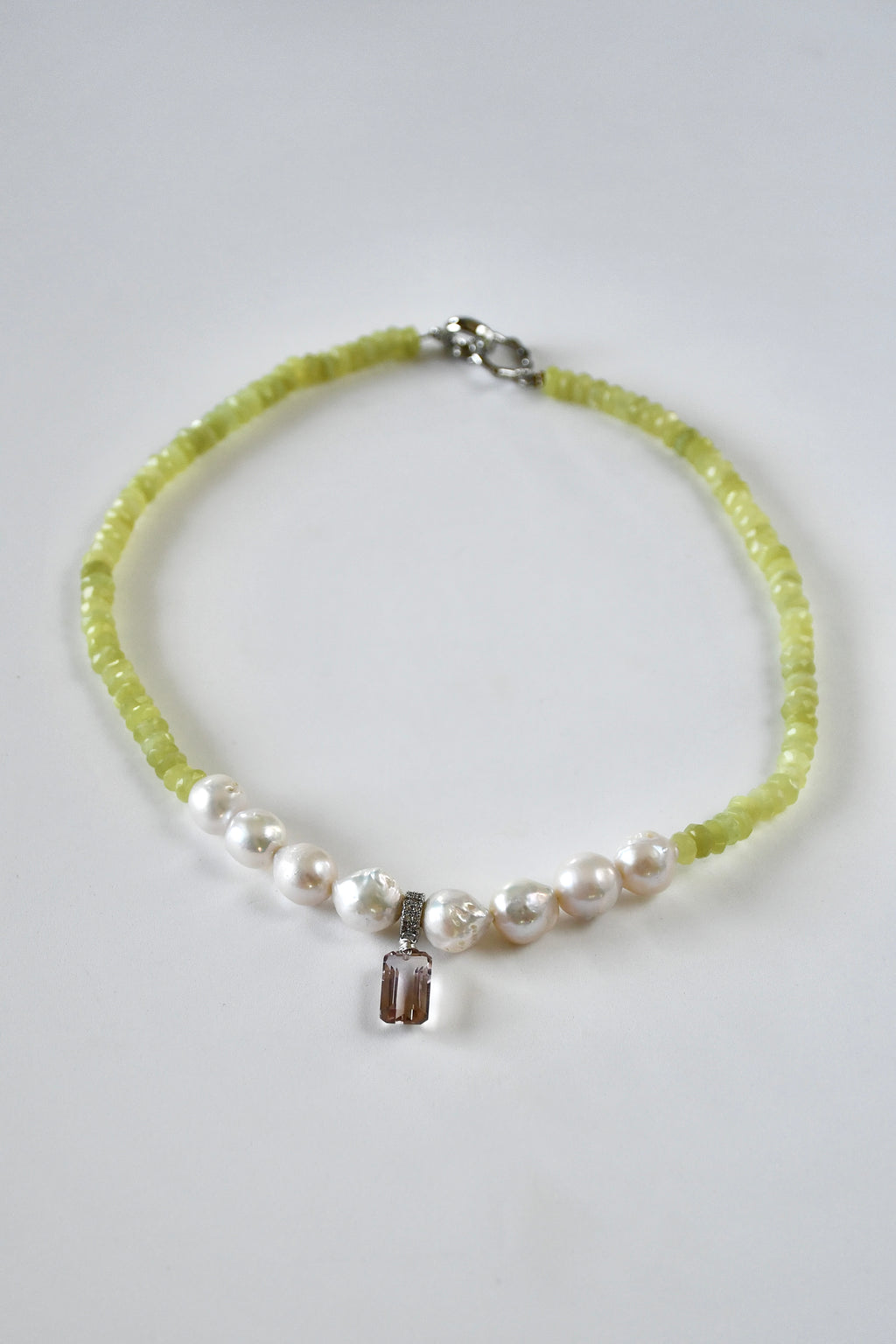 Collier Perles d’eau douce & Jade citron — Clarté intérieure et harmonie lumineuse