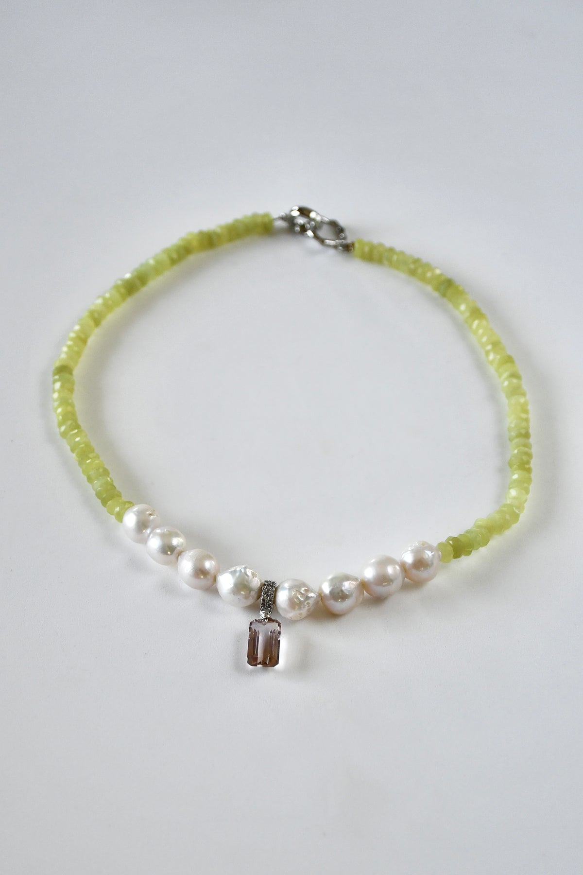 Collier Perles d’eau douce & Jade citron — Clarté intérieure et harmonie lumineuse