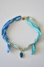 Collier Apatite sur ruban de soie — L’Éveil de la Volonté