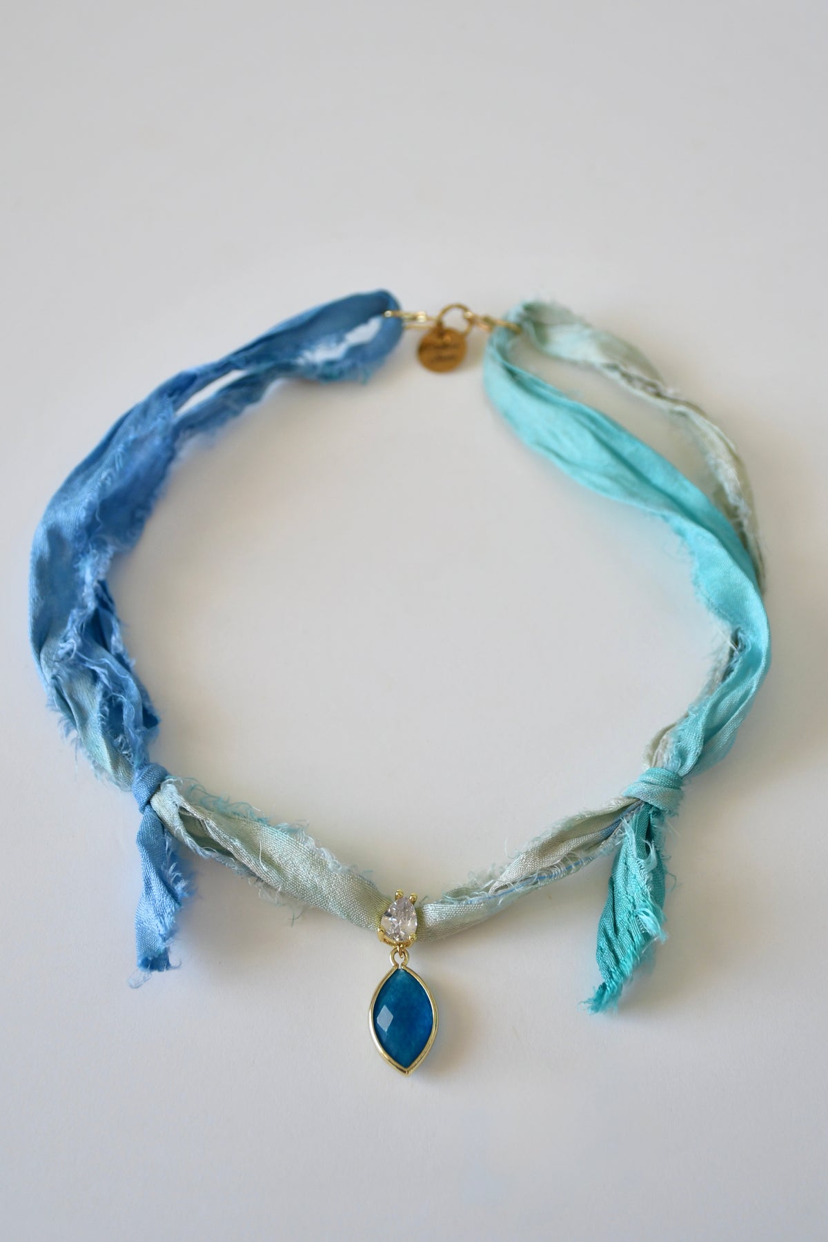 Collier Apatite sur ruban de soie — L’Éveil de la Volonté
