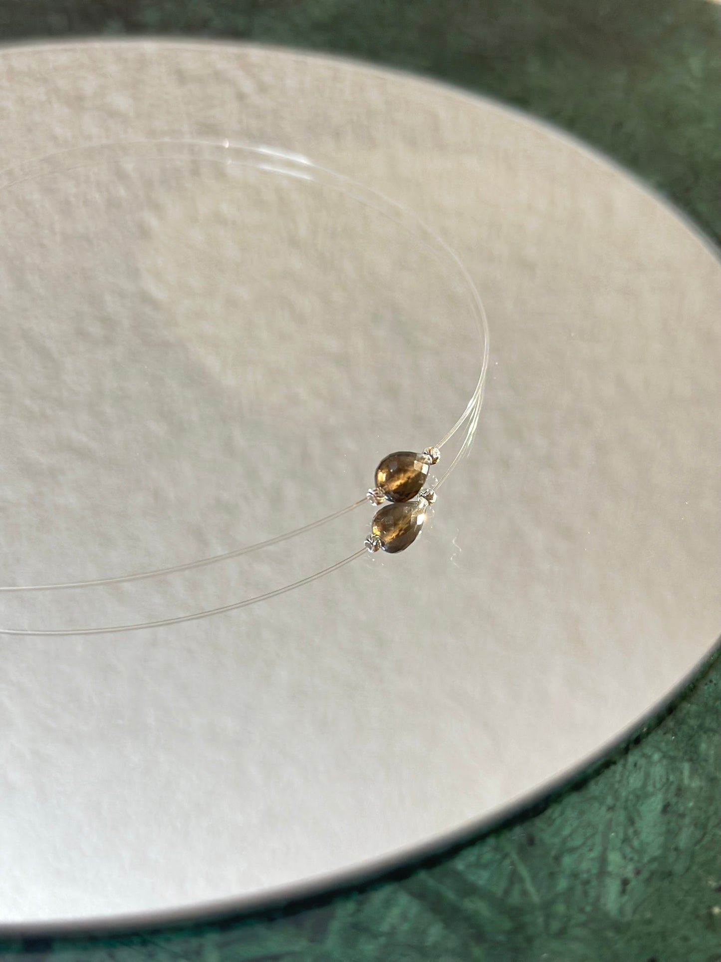 Divers colliers pierres semi précieuse sur fil cristal
