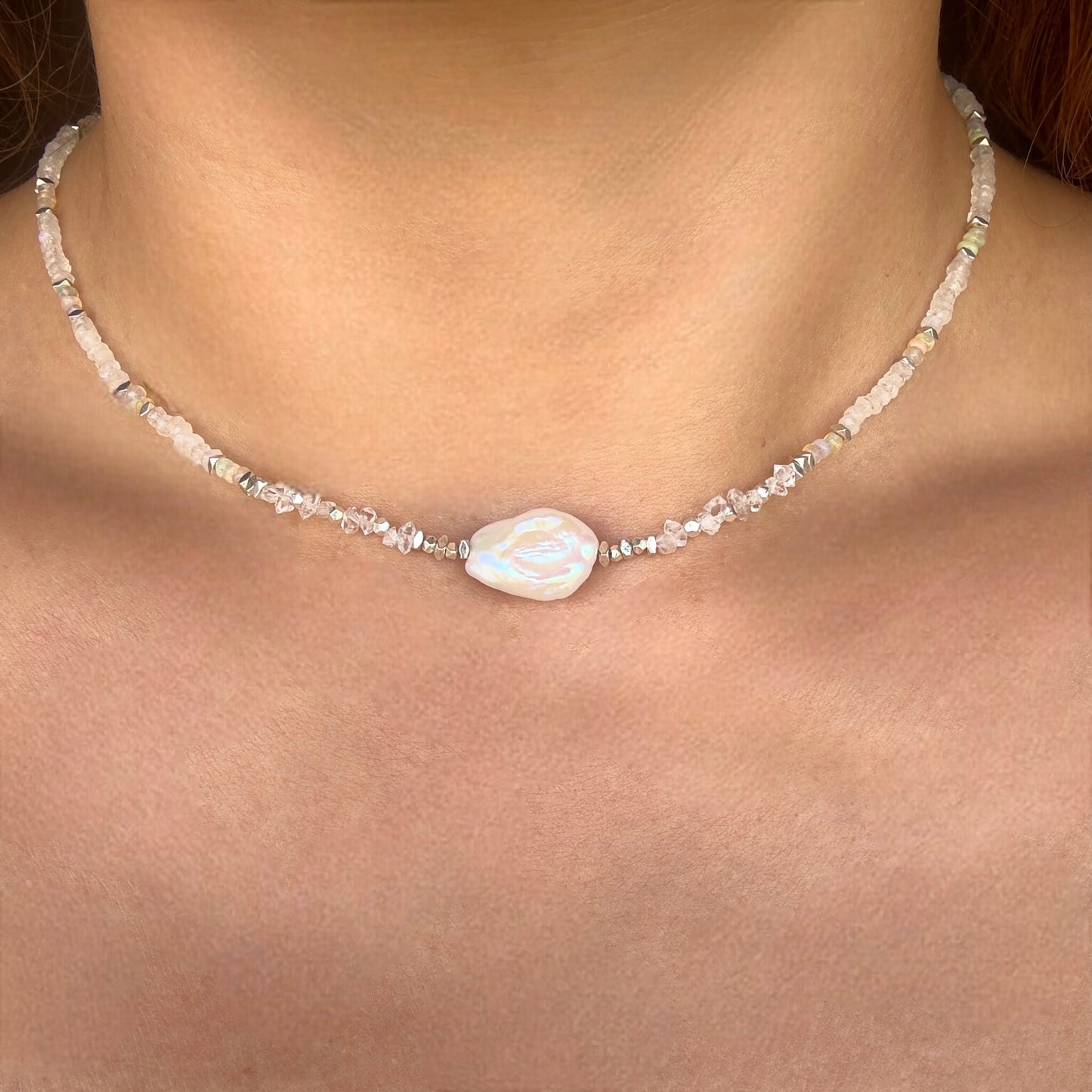 Collier entre ciel et terre – Pierre de lune, Opale, diamants d’Herkimer et Hématite | Intuition, clarté et ancrage