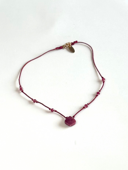 Collier Thulite sur soie