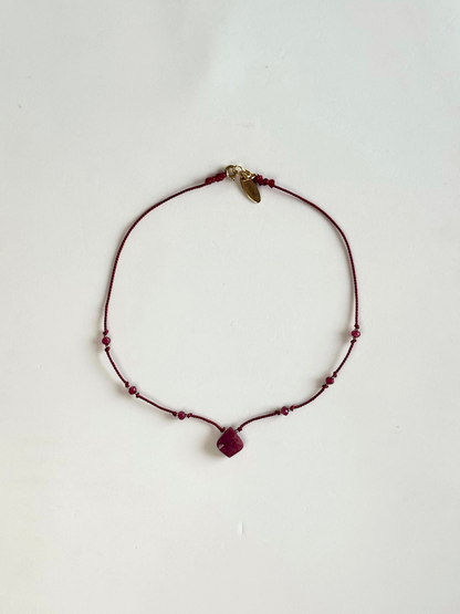 Collier Thulite sur soie