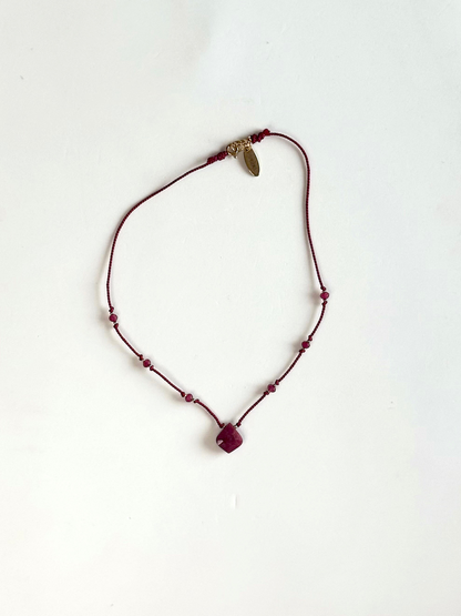 Collier Thulite sur soie