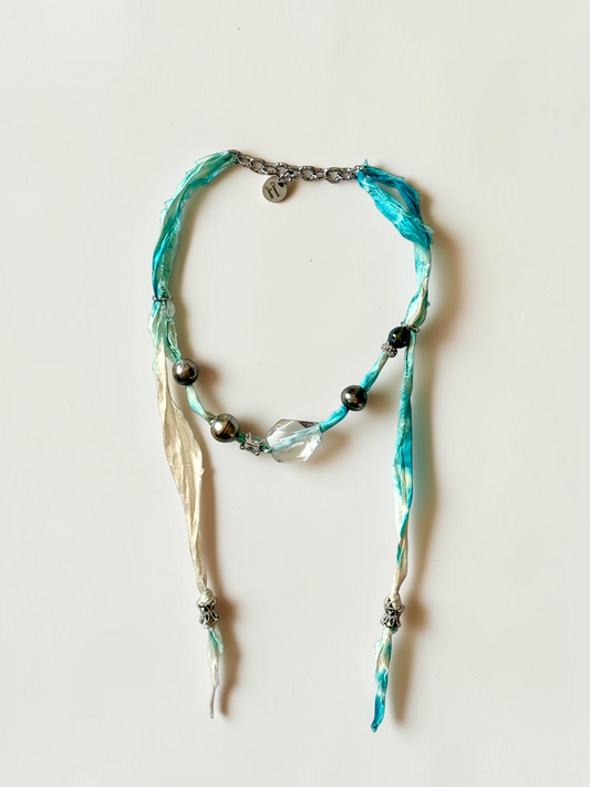 Collier Perles de Tahiti & Cristal de roche sur soie