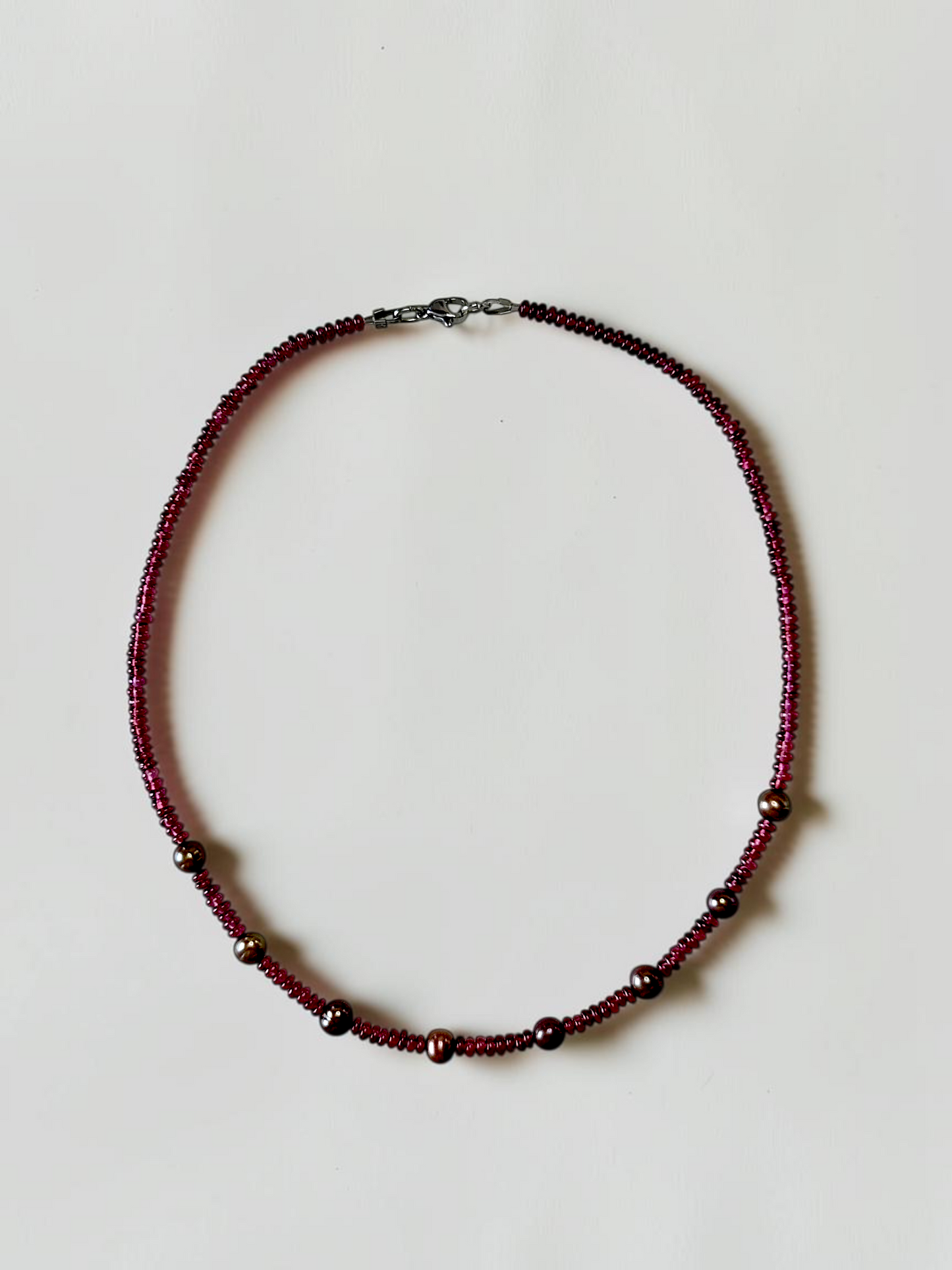 Collier Grenat Rhodolite & Perles d’eau douce — La passion silencieuse