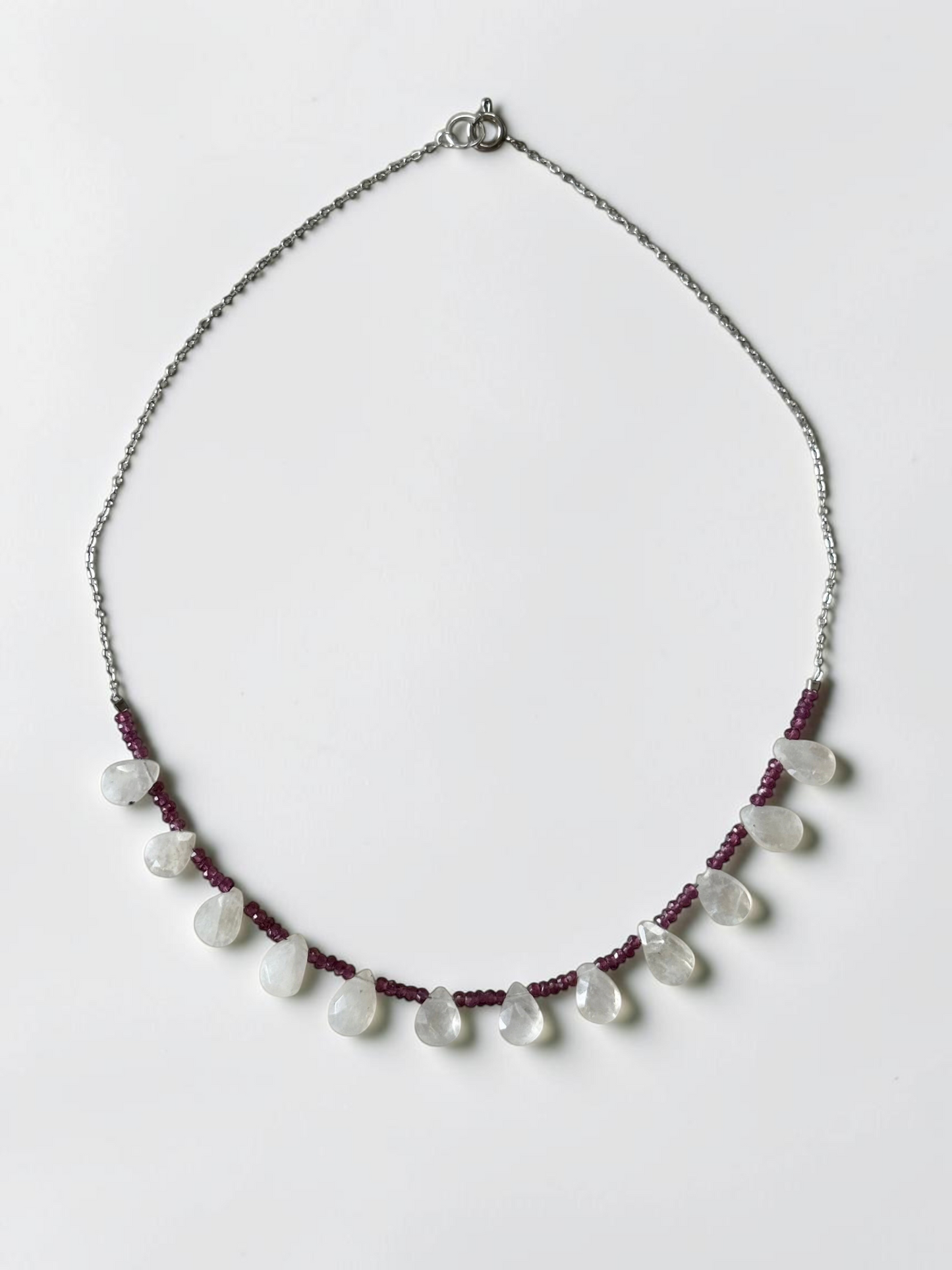 Collier Grenat Rhodolite & Pierre de lune — Le feu et le clair de lune