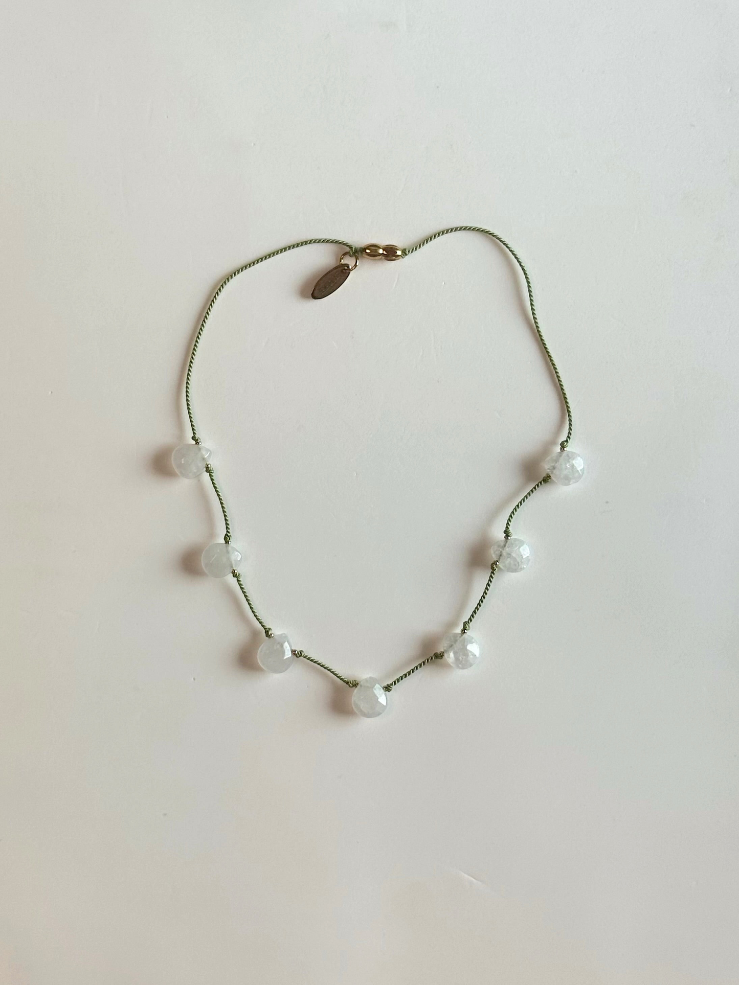 Collier Quartz blanc sur soie