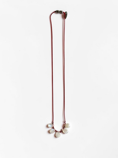 Collier Pierre de lune sur soie