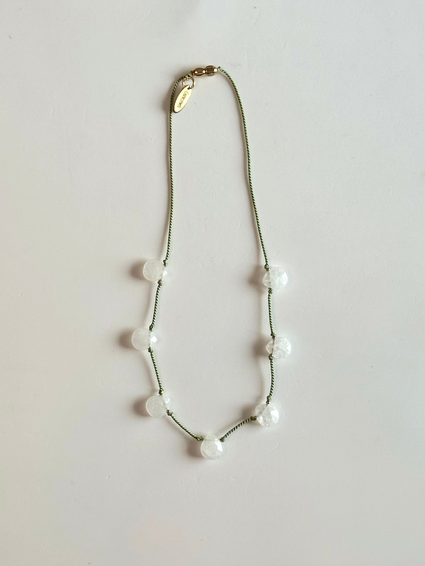 Collier Quartz blanc sur soie
