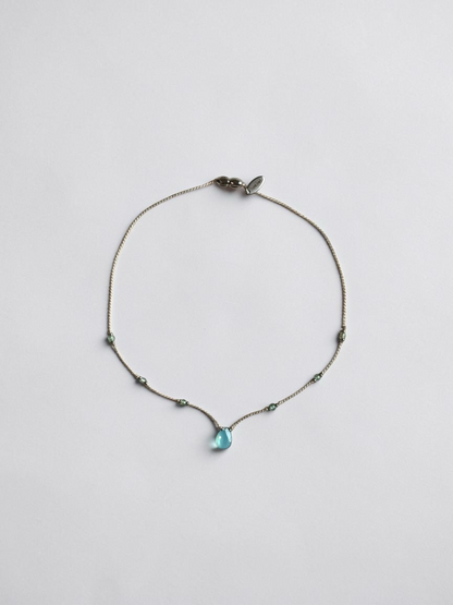 Collier Calcédoine & Apatite sur soie