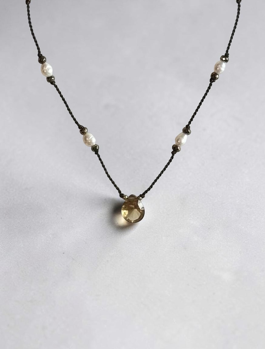 Collier Citrine & Perles d’eau douce sur soie
