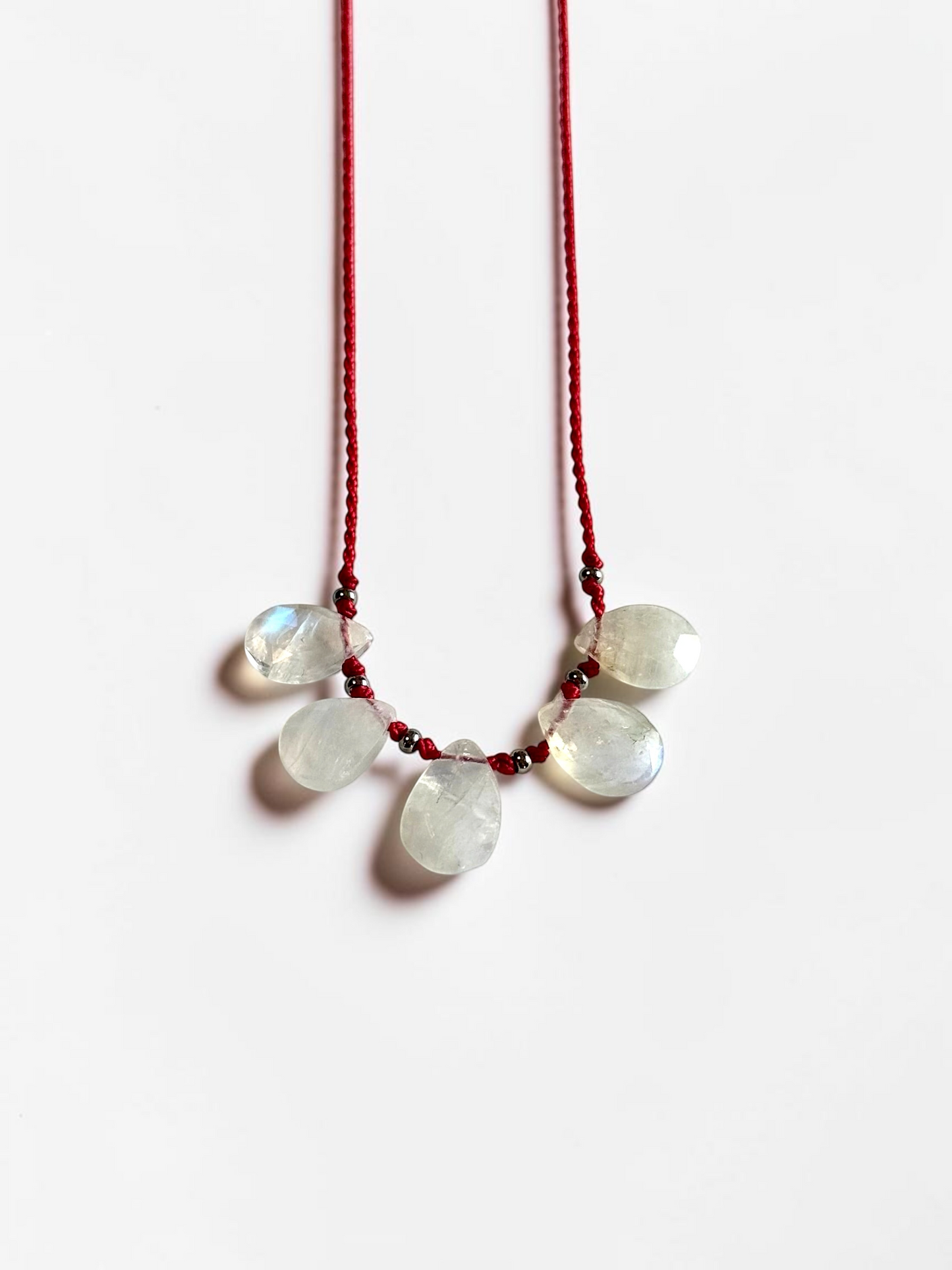 Collier Pierre de lune sur soie