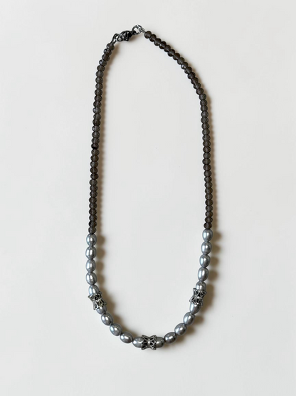 Collier Quartz fumé & Perles d’eau douce  — La Profondeur Sereine