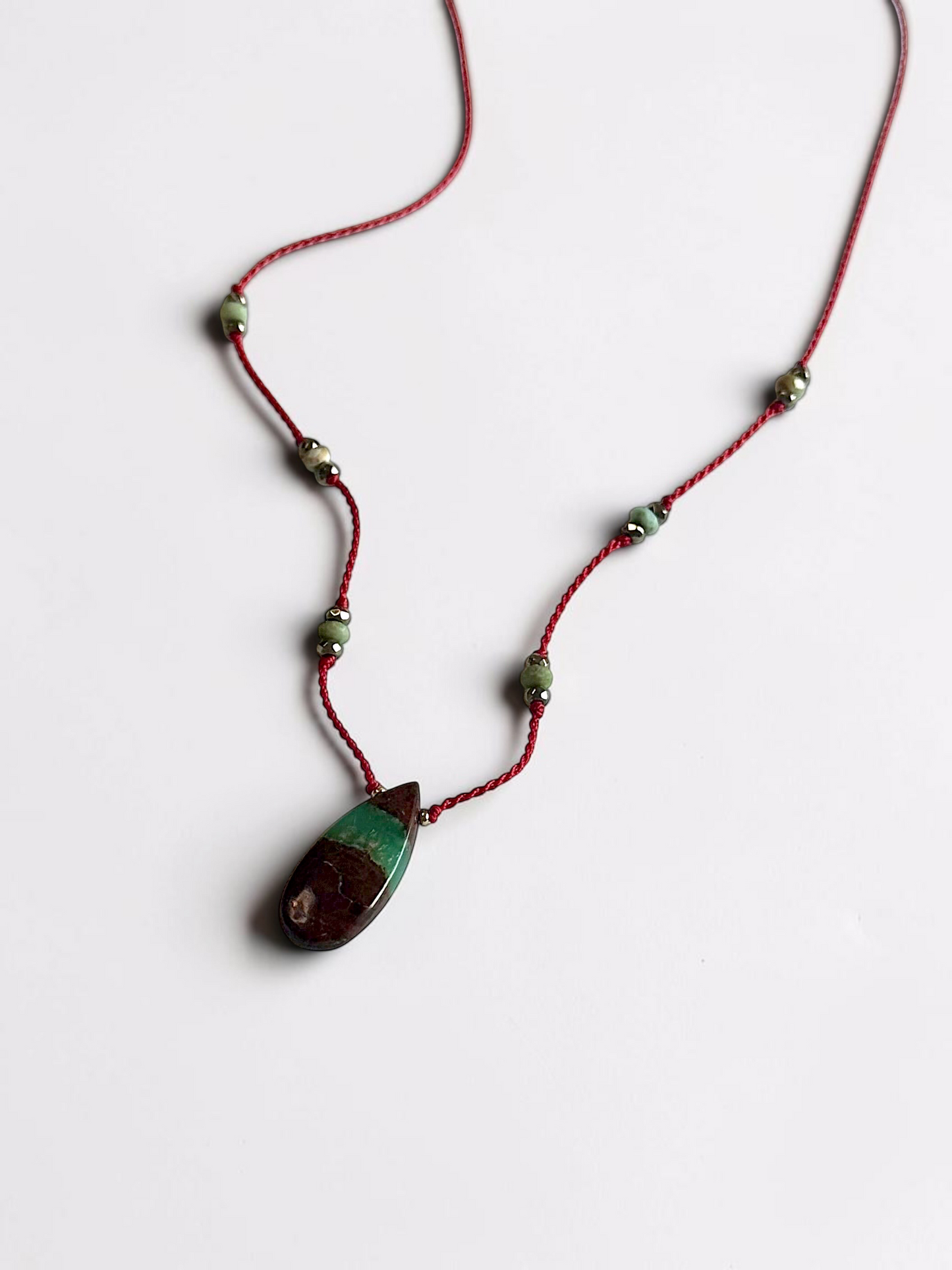 Collier Chrysoprase & Amazonite sur soie