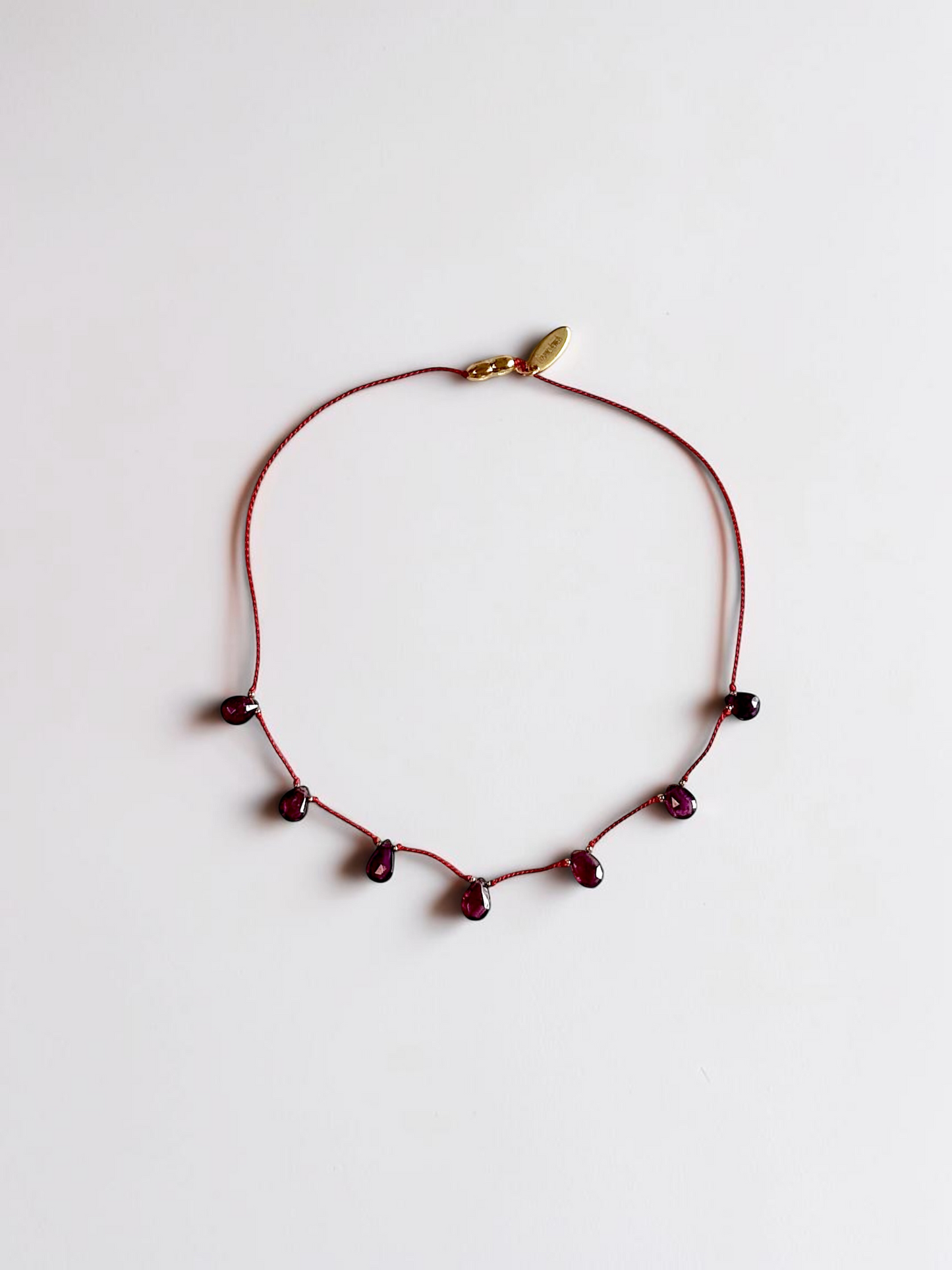 Collier Grenat sur soie