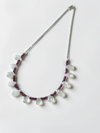 Collier Grenat Rhodolite & Pierre de lune — Le feu et le clair de lune