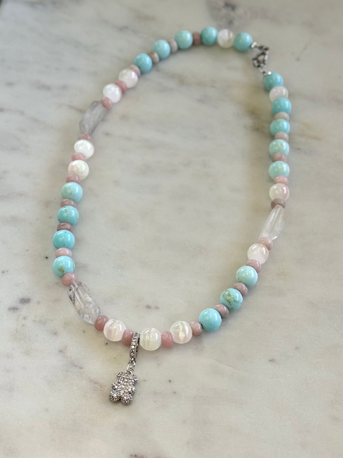 Collana Selenite, Cristallo di Rocca e Howlite — La chiarezza del silenzio