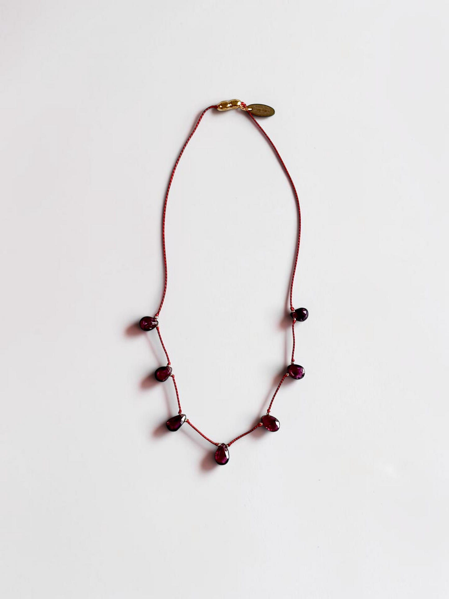 Collier Grenat sur soie
