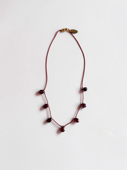 Collier Grenat sur soie