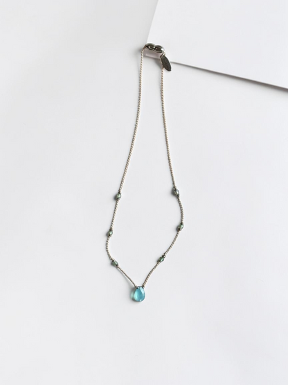 Collier Calcédoine & Apatite sur soie