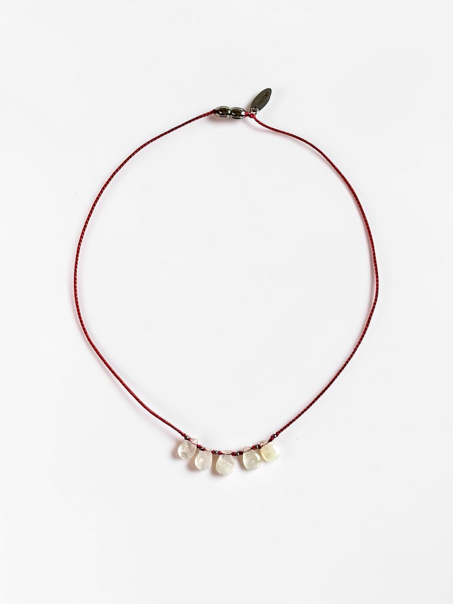 Collier Pierre de lune sur soie