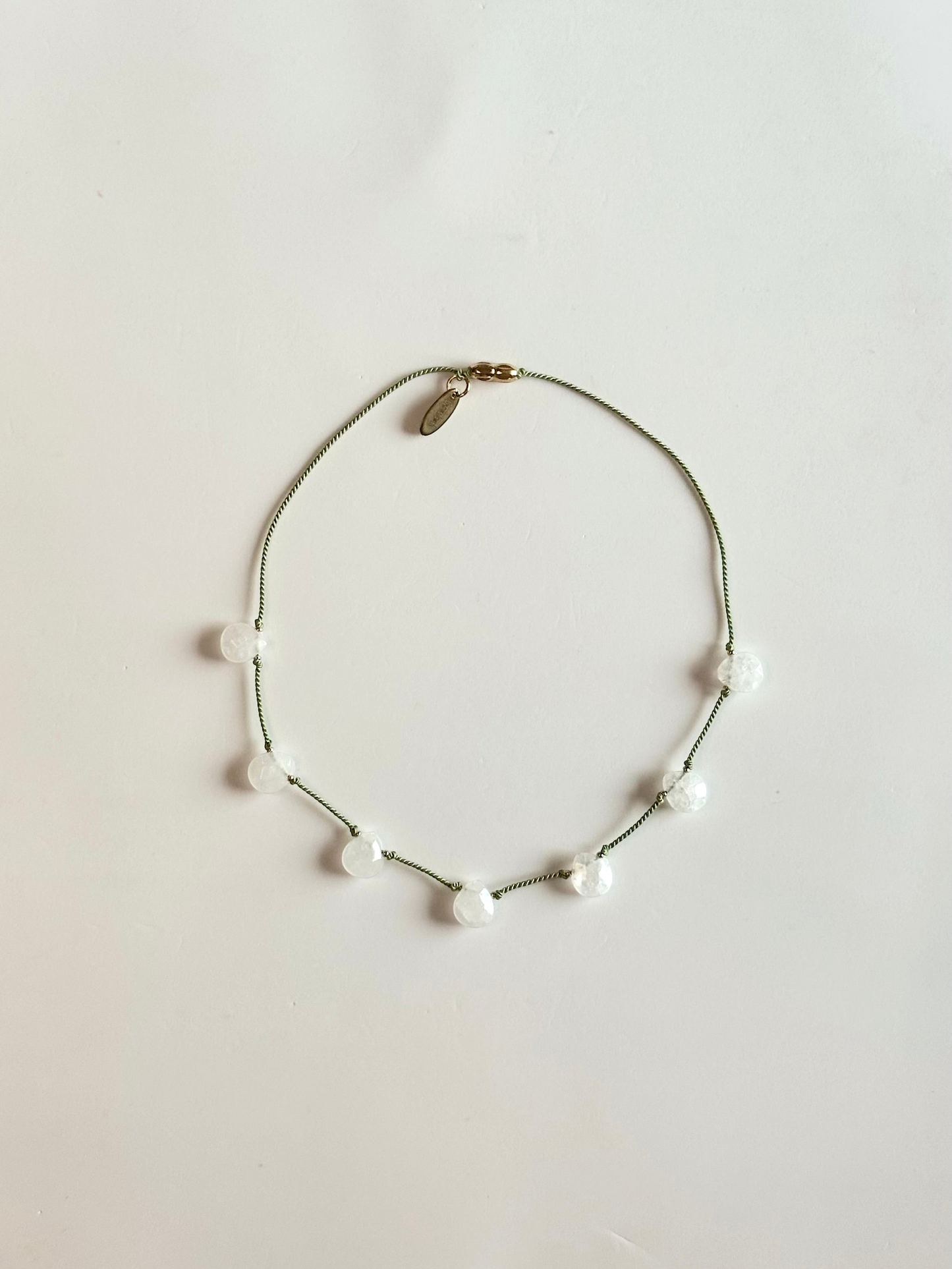 Collier Quartz blanc sur soie
