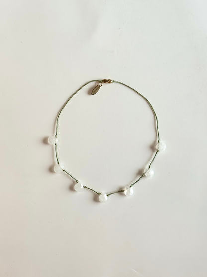 Collier Quartz blanc sur soie