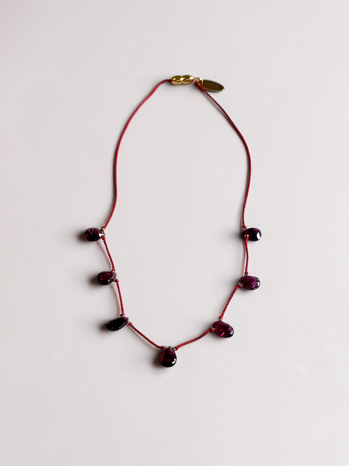 Collier Grenat sur soie