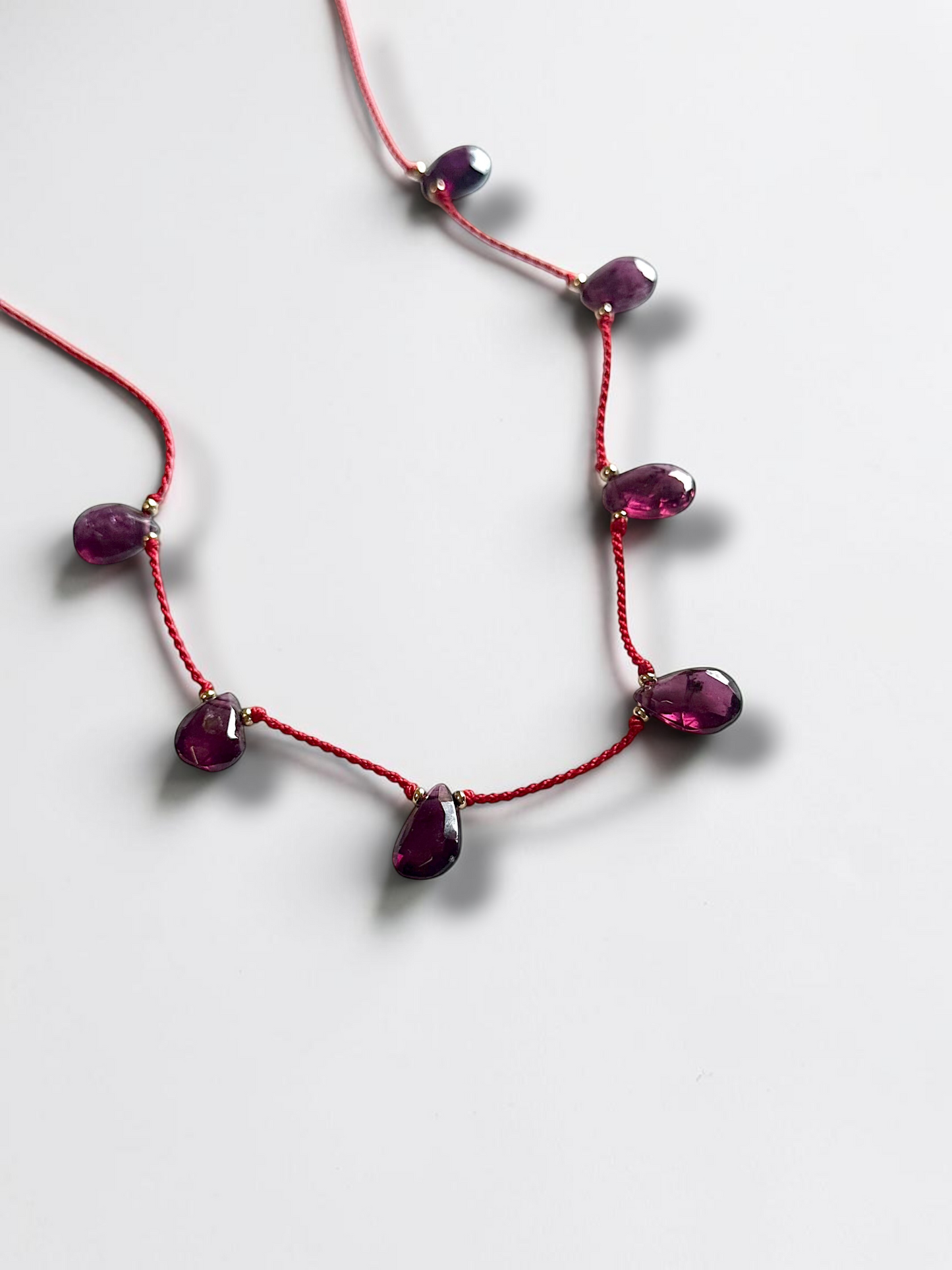 Collier Grenat sur soie