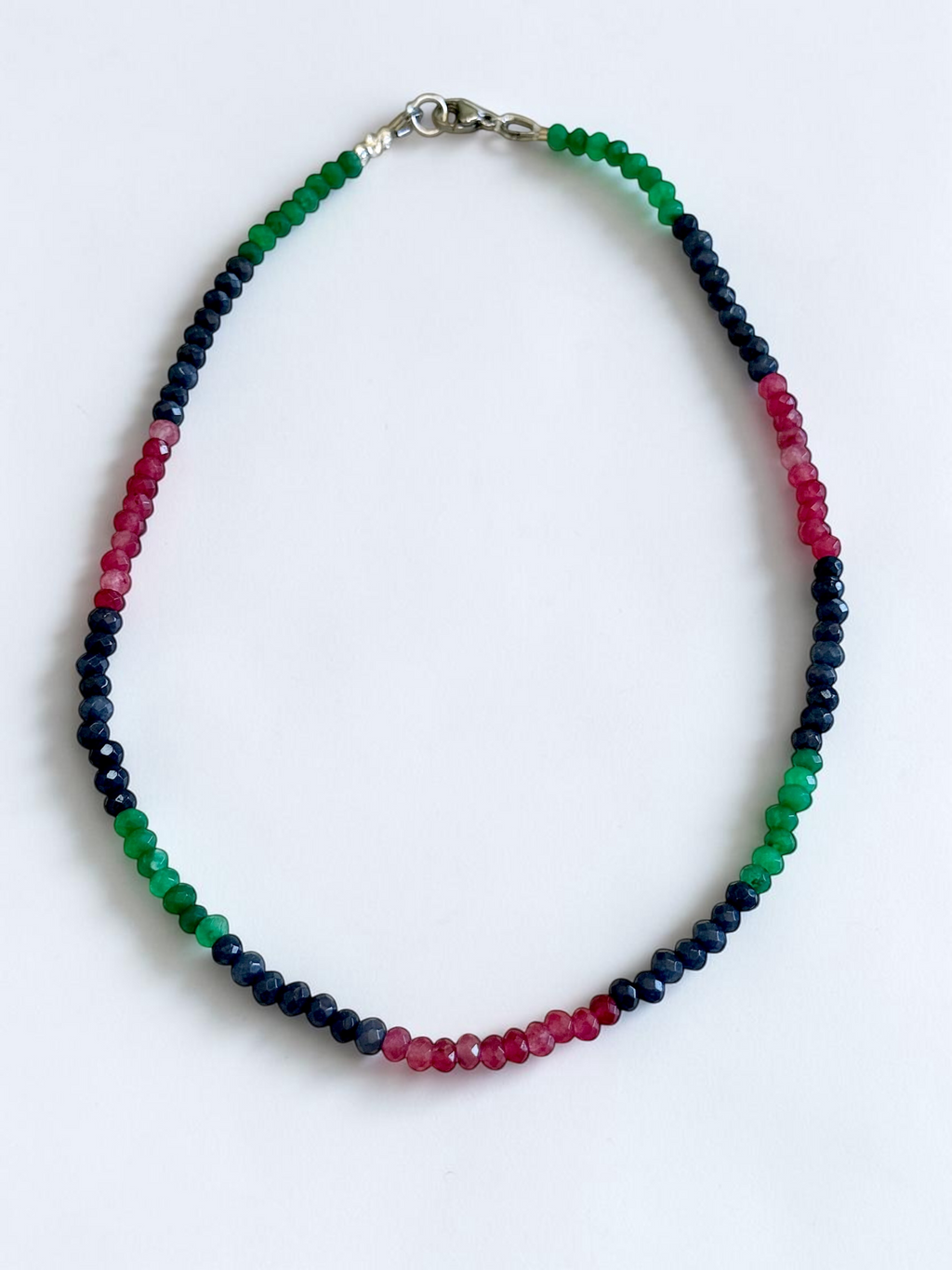 Colliers multicolores en Jade inspiration Saphir — La pierre de la sagesse et de l’harmonie*