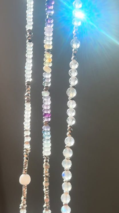 Collier Pierre de lune arc-en-ciel — Intuition, Féminin, Fluidité