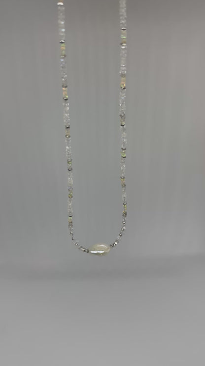Collier entre ciel et terre – Pierre de lune, Opale, diamants d’Herkimer et Hématite | Intuition, clarté et ancrage